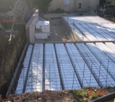 Puis une fois tout poser ;ils ont rajout&eacute; des ferrailles dessus