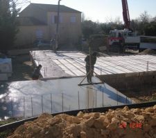 Le ma&ccedil;on s applique pour que se sois bien lise