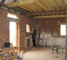 Porte entr&eacute;e   Fenetre des toilettes