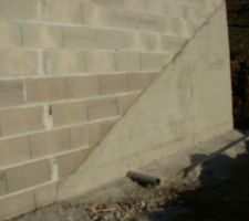 Début de l'étanchéité pour enterrer la maison