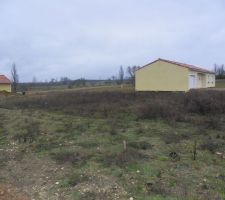 Voil&agrave; le terrain ou sera construit la maison ^^
Je me demande si je vais devoir aller le d&eacute;broussailler :p