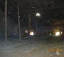 GRENIER PRES POUR DEMOLITION