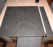 Carrelage rdc 60 X 60 rectifi&eacute; 
il est dans les tons noirs gris