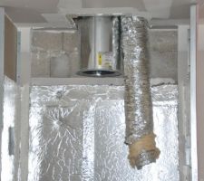 Conduit poujoulat et conduit de répartition d'air chaud
