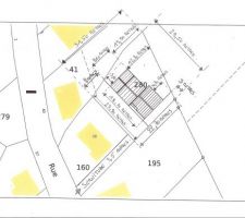 Plan du terrain avec l'implantation de la maison.