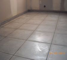 Carrelage gris clair ensemble maison sauf cuisine et bain