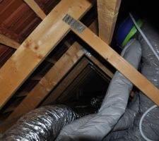 Conduit vmc et repartiteur d'air chaud