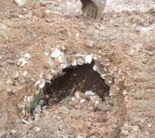 Le terrasseur a decouver une seconde cave vouter quil a condanner en partie avec une petite partie des gravas