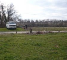 Notre voisin le poney .....