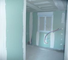 Salle de bain avec les axe pour la baignoir le lavabo et la machine a laver