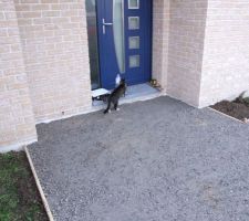 Seuil de porte à la maison de julien c'est pareil la terrasse va arriver au niveau du seuil donc pas de partie grise