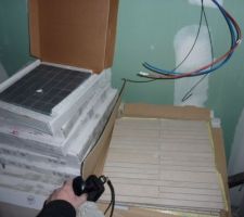 La mosaique de notre SDB à gauche et celui de la grande SDB à droite