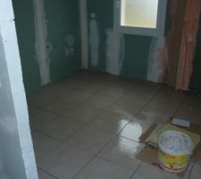 Carrelage de la grande SDB étanchéité de la douche