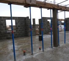 R&eacute;alisation de la pourtre du futur plancher b&eacute;ton