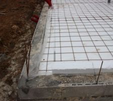 Isolation dalle: polystyrène 6cm   toile plastifié    grille