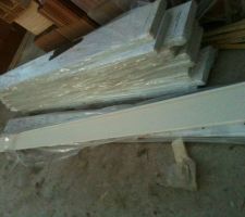 Bandeaux en PVC blanc.