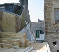 Le bureau sera au fond entre les deux batiments