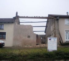 Demoliton facade sa traine un peu !!!