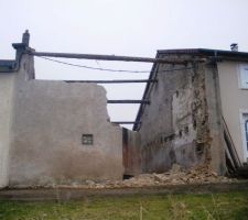 Demoliton facade sa traine un peu !!!