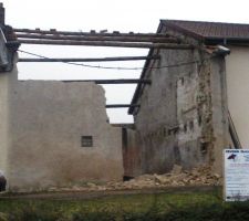 Demoliton facade sa traine un peu !!!