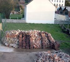 Une partie des restes du b&acirc;timent agricole