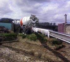 On coule les fondations avec un tapis de 12 m&egrave;tres....