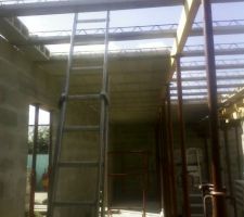 Mise en place des poutrelles et ourdies du plancher de l'&eacute;tage