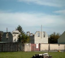 élévation des pignons et mise en place des ouvertures de l'étage