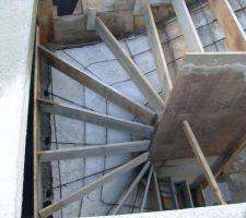 Escalier pr&ecirc;t pour &egrave;tre ma&ccedil;onn&eacute;