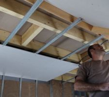 Faux plafonds sous plancher grenier (suspentes et rails)