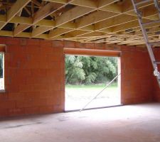 Vue du salon depuis le couloir de l'entr&eacute;e