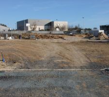 Vue de l'entrée sur le terrain.