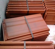 Et voil&agrave;, les fameuses tuiles: topas 11, rouge flamm&eacute;. Finalement, avec un peu de noir dedans, et ben c'est pas mal du tout...