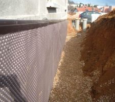 Fin du drainage agrégat en place  et pose de la baguette de finition du delta MS .