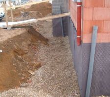 2 remontées PVC au changements de direction pour éventuellement curer si besoin en cas extreme bien sur .