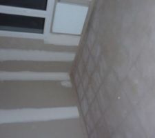 Bureau carrelé et jointé