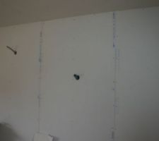 Les sorties de gaines dans le mur pour le home cinema