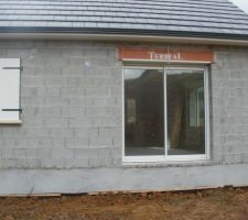 Terrassement commencé mais quand on voit la baie vitrée ça fait encore une belle marche ...