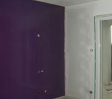 Notre chambre prune
l'autre pan sera taupe