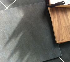 Parquet flottant pour les chambres et espace d&eacute;tente en Egger noyer gris