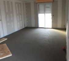 La cape de la salle d'attente, mise le 3ème jour d'intervention des carreleurs