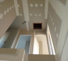 Cage d'escalier, placo fini