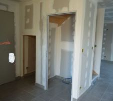 Le placard sous l'escalier est fini