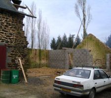 Voila, nous avions un bâtiment agricole maintenant, plus rien.
Tout est démonter (charpente et le peu de mur en pierre en façade.