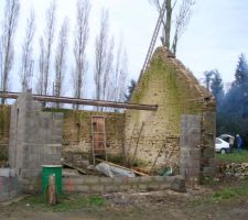 Ici le garage qui commence a prendre tournure.