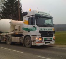 Le beau camion pour la chape