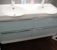 Meuble sdb des enfants, mais en rouge !