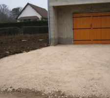 Finitions devant la maison