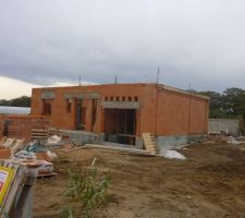 JE VAIS FAIRE SUPPRIMER CES OCCULUS AU DESSUS DE LA PORTE DU GARAGE C MOCHE