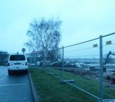 On voit bien qu'ils ont d&eacute;truit le b&acirc;timent qui cachait la vue sur CORA.